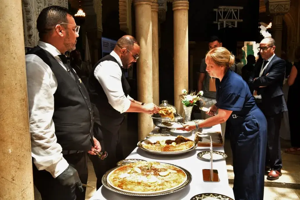Buffet chaud d'entreprise : service de pastilla marocaine