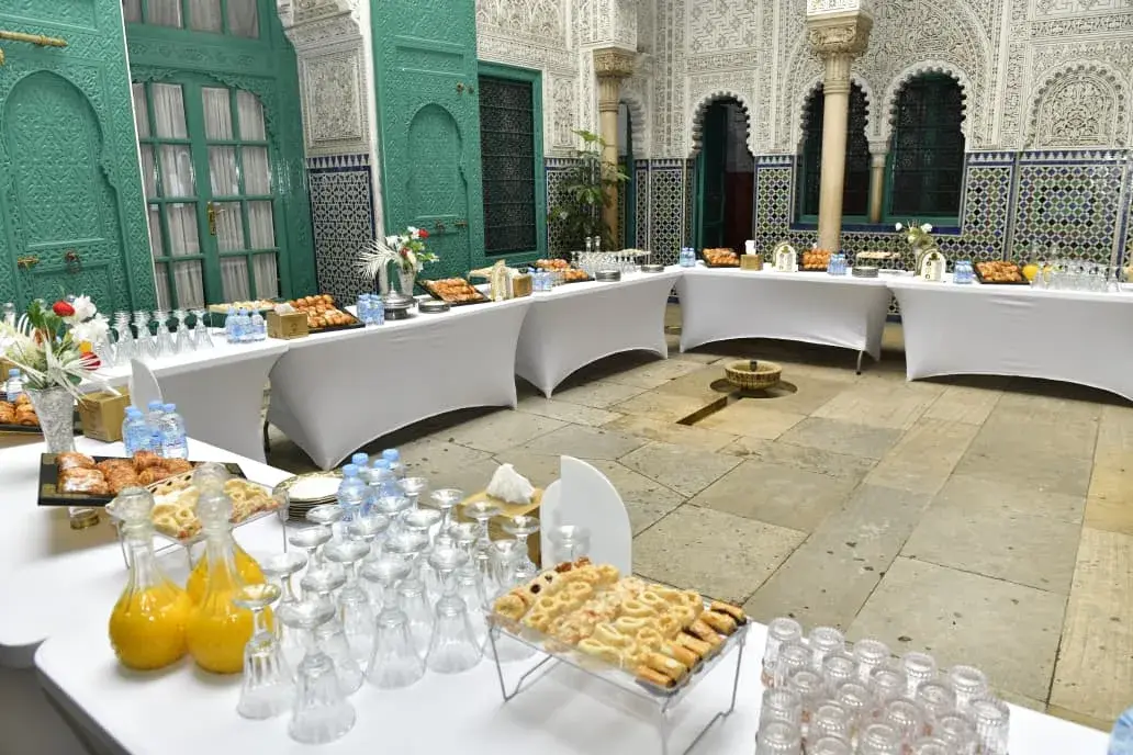 Accueil petit-déjeuner d'entreprise à Casablanca : viennoiseries, jus et boissons chaudes