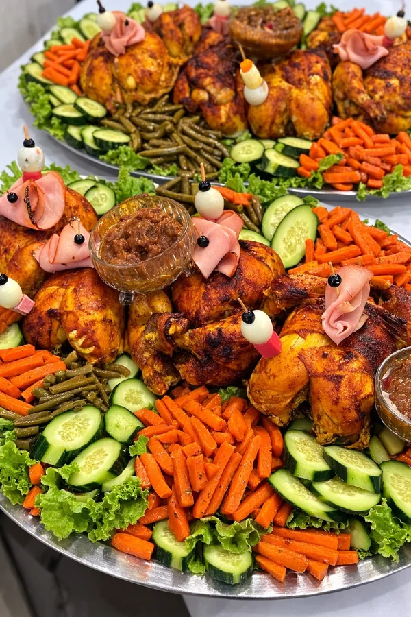 Poulet rôti au four avec légumes sautés – Traiteur Sadak Casablanca